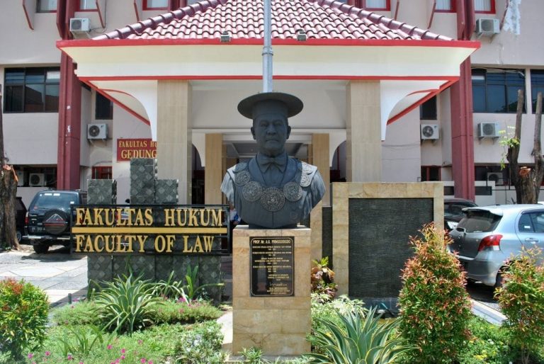 5 Fakultas Hukum Terbaik di Indonesia dan Biayanya